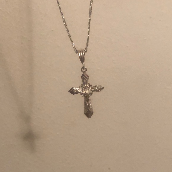 925 Sterling Silver Diamond Cut Crucifix & Chain - Picture 5 of 8